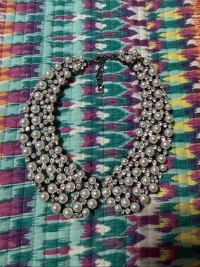 Rhinestone and pearl collar neckiace